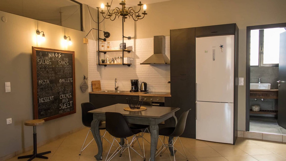 Lesvos House | Moonstone house B. Ermou 167 apartment