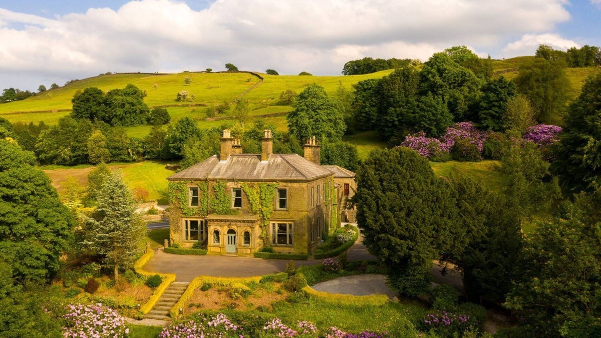 Foulridge Cottage | MOORLANDS MANOR, family friendly, luxury holiday cottage in Foulridge