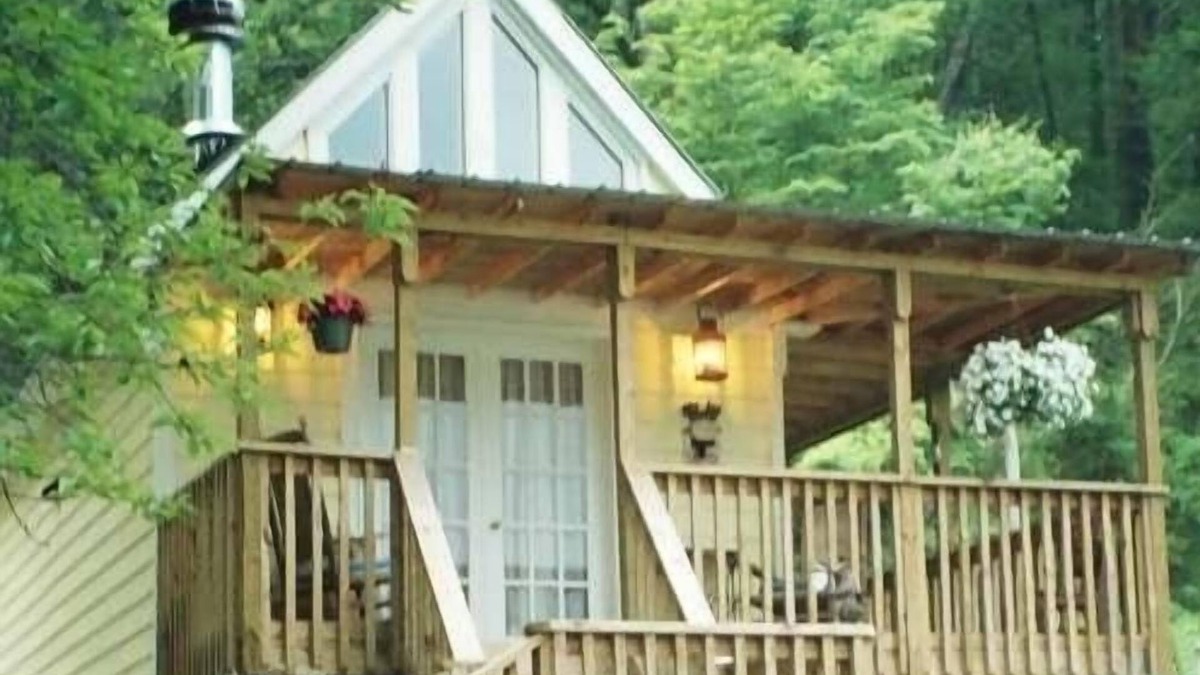 Andrews Cabin | Moose Crossing Cabin.Private, Not Isolated