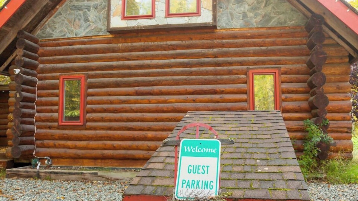 Eagle River Cabin | Moose Lodge Cabin , chalet & apartment , & 2 Hot tubs ! Sleeps 23