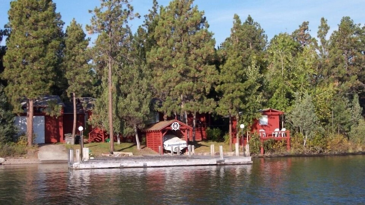 Proctor House | Moose Lodge Rustic Log Home Includes Two Boat Slip Dock with 2 guest cabins