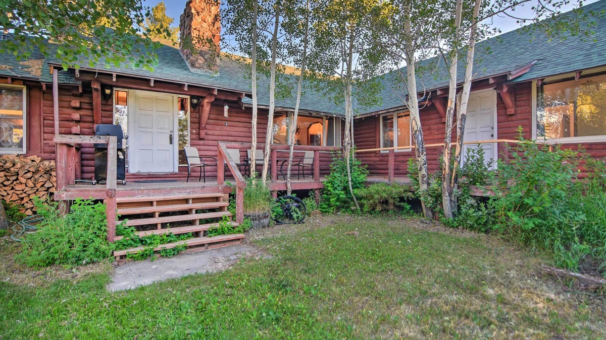 Walden Cabin | 'Moose Park Lodge' Charming Walden Retreat!