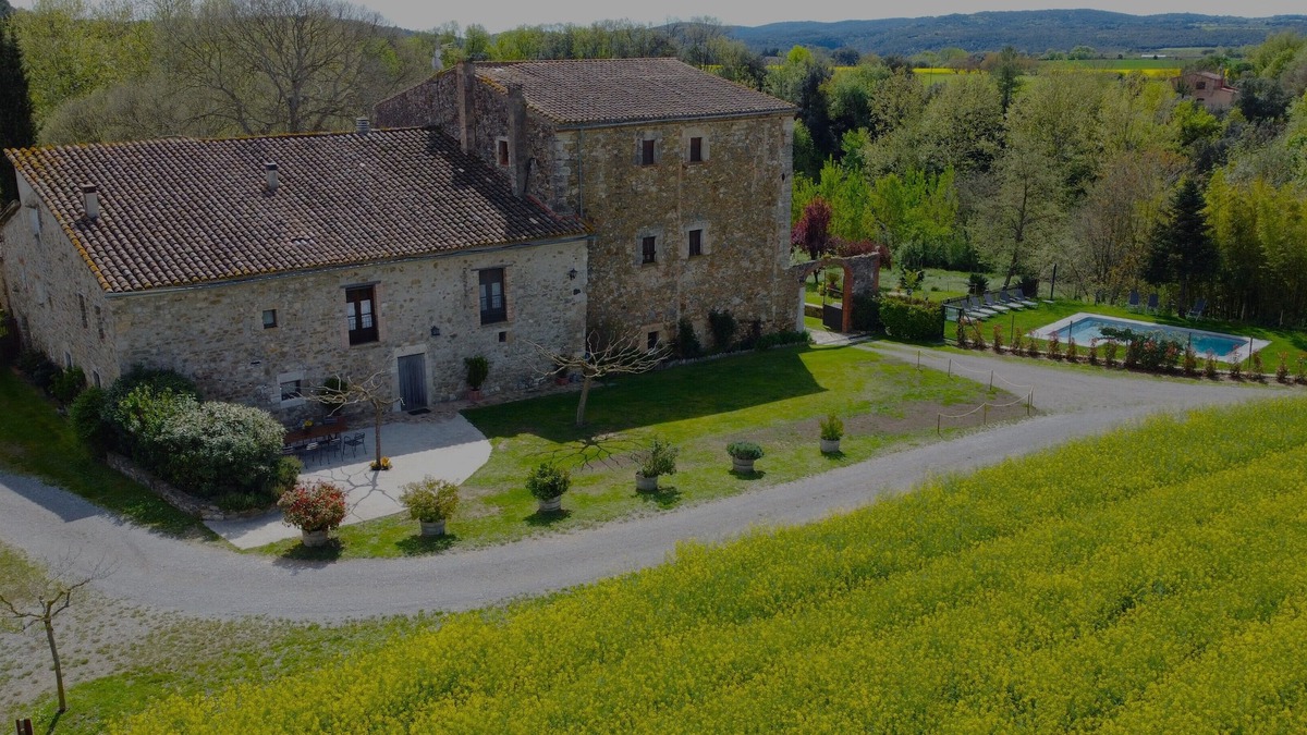 Maia de Montcal Cottage | More Riera SPECTACULAR FARMHOUSE near Besalú for 13 people