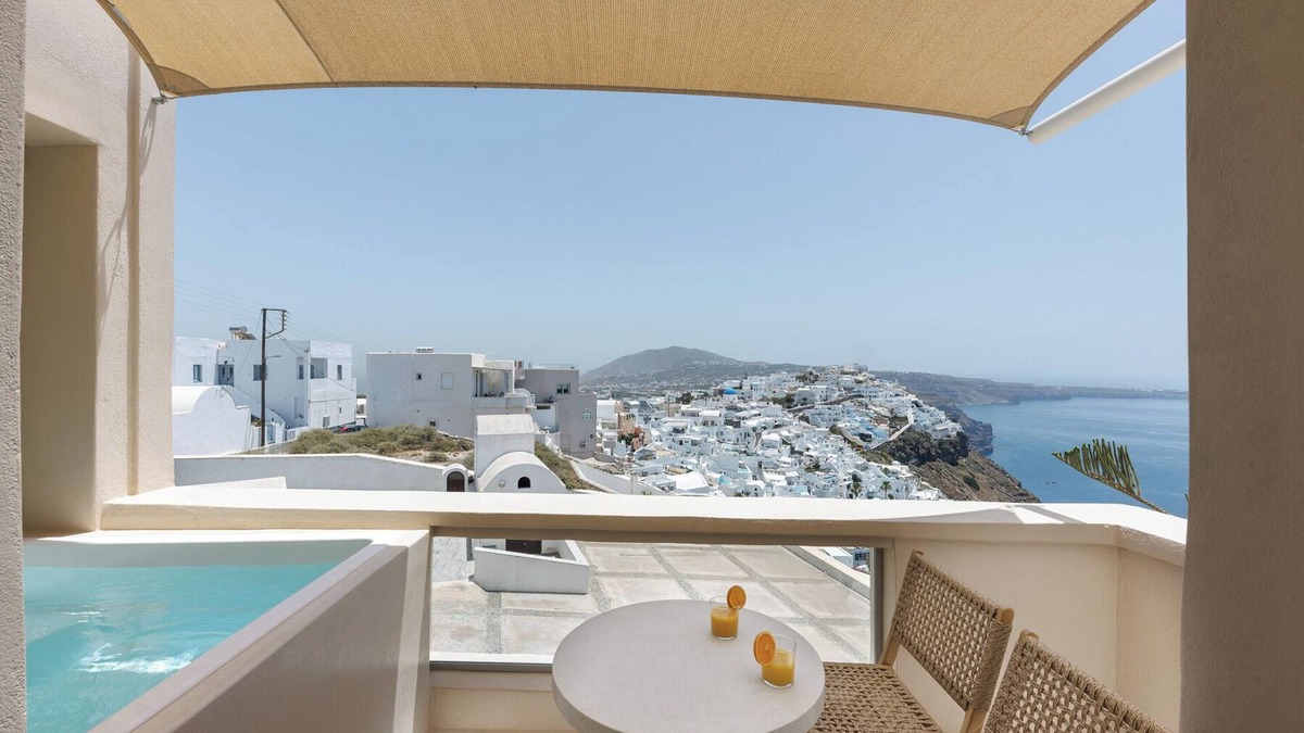 Firostefani Apartment | Morfes - Romantic Suite with Hot tub and Sea View by Caldera Houses