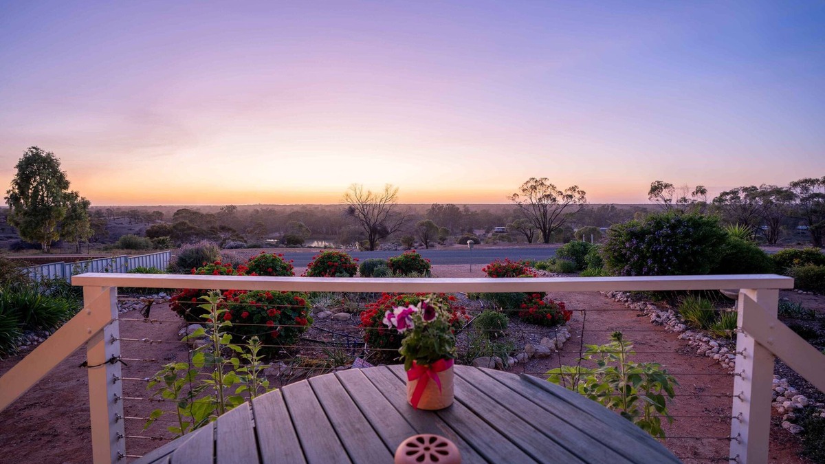 Morgan House | Morgan on the River Murray with awesome river and scrub views