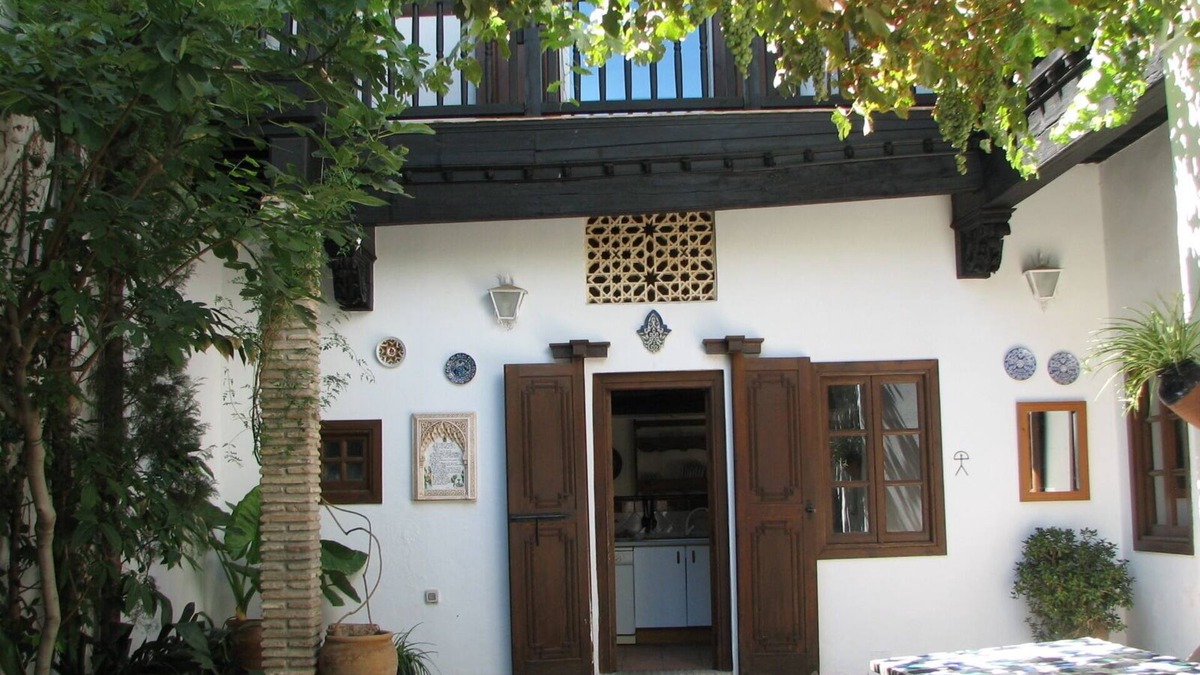 Albaicin House | MORISCA DE LA LUNA HOUSE IN GRANADA. PATIO AND GARDEN.