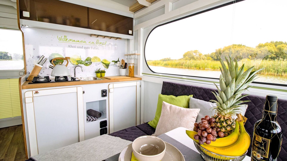 Schmoeckwitz House | Moritz - a holiday home very close to the water - with a lakeside terrace