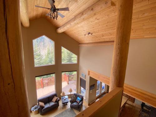 Fairways Ski Chalet | Morrisey Chalet at Sun Peaks