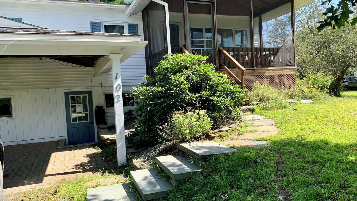 Eastern Vermont House | Morrisville's Home Sweet Home/Simple home with an enjoyable screened in porch.