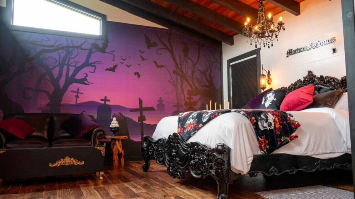 Sevierville Cabin | Morticia & Gomez Treehouse. Hot tub. Riverfront.