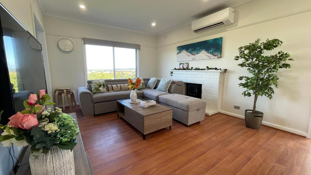 Morwell House | Morwell Pet friendly 3 BRMS Rental home Free Wi-fi