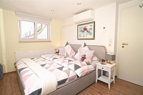 Historic Downtown Apartment | Moseltraum-Fewo mit Klimaanlage-Burgblick und Balkon