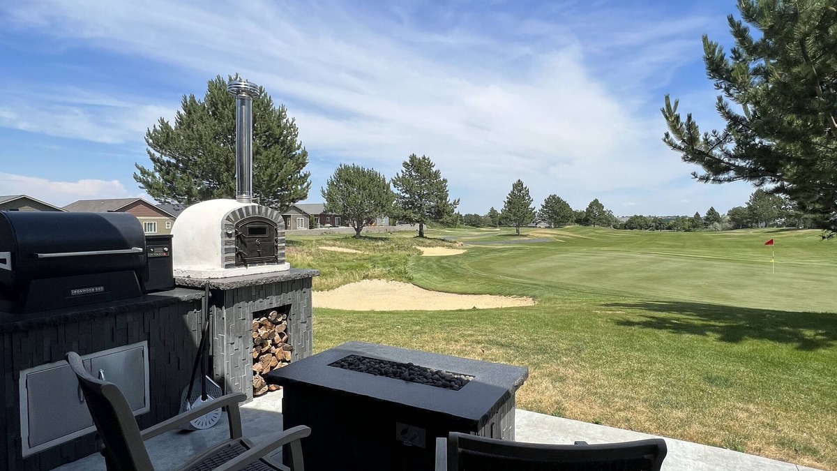 Stratford House | Moses Lake Golf Retreat @Moses Pointe Golf Course Hot Tub Sauna Pizza Oven