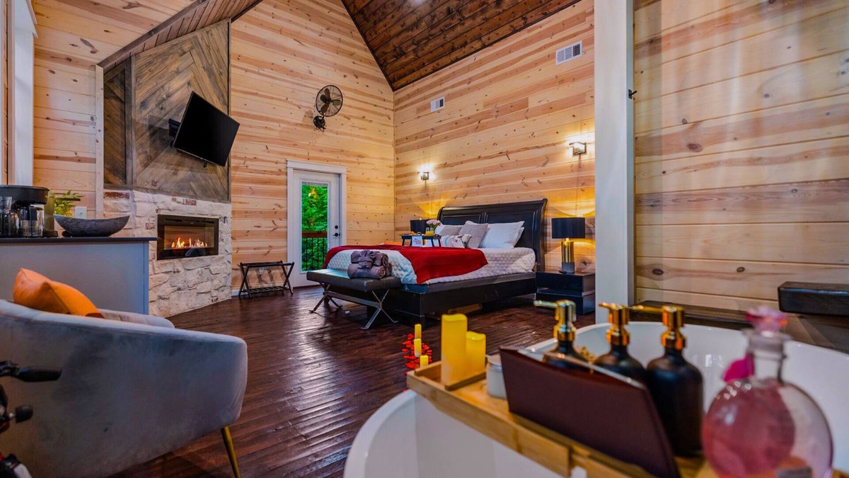 Pickens Cabin | Most Romantic Cabin | Sauna, EV, Pizza Oven!