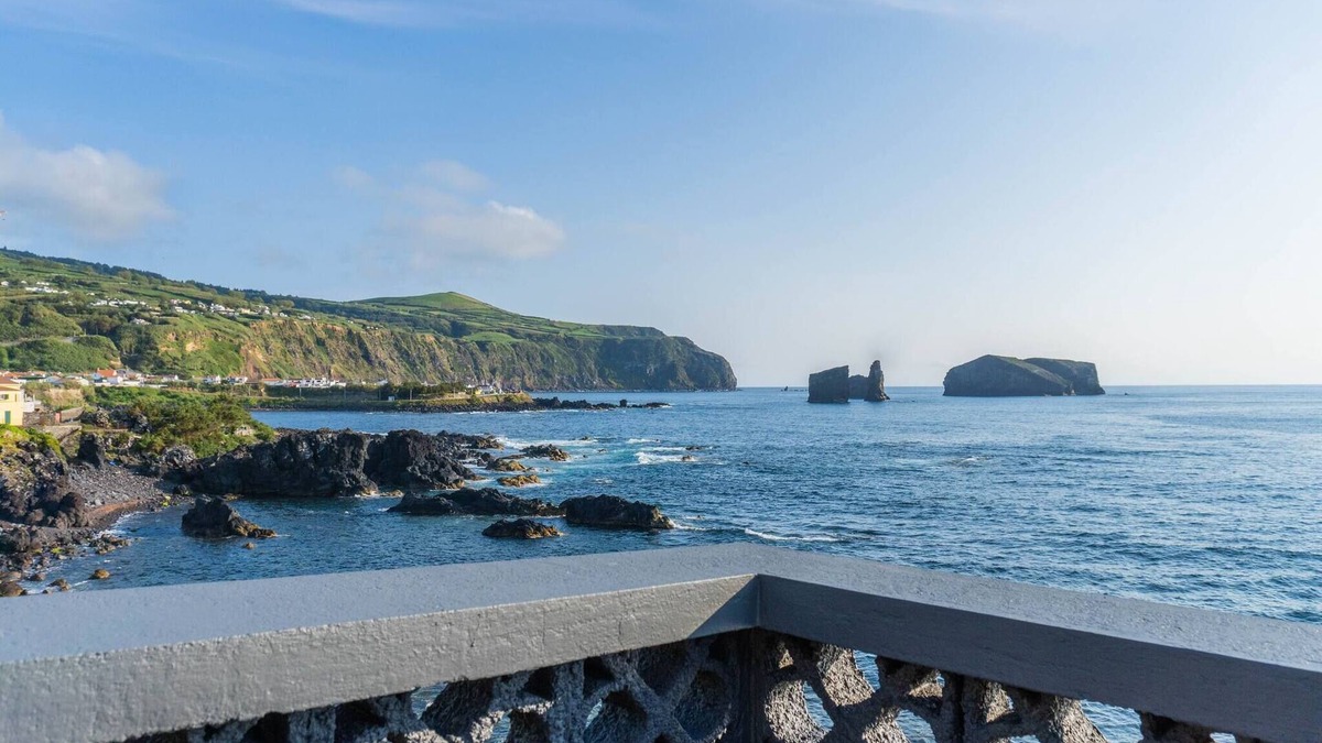 Ponta Delgada House | Mosteiros Natural Pool House