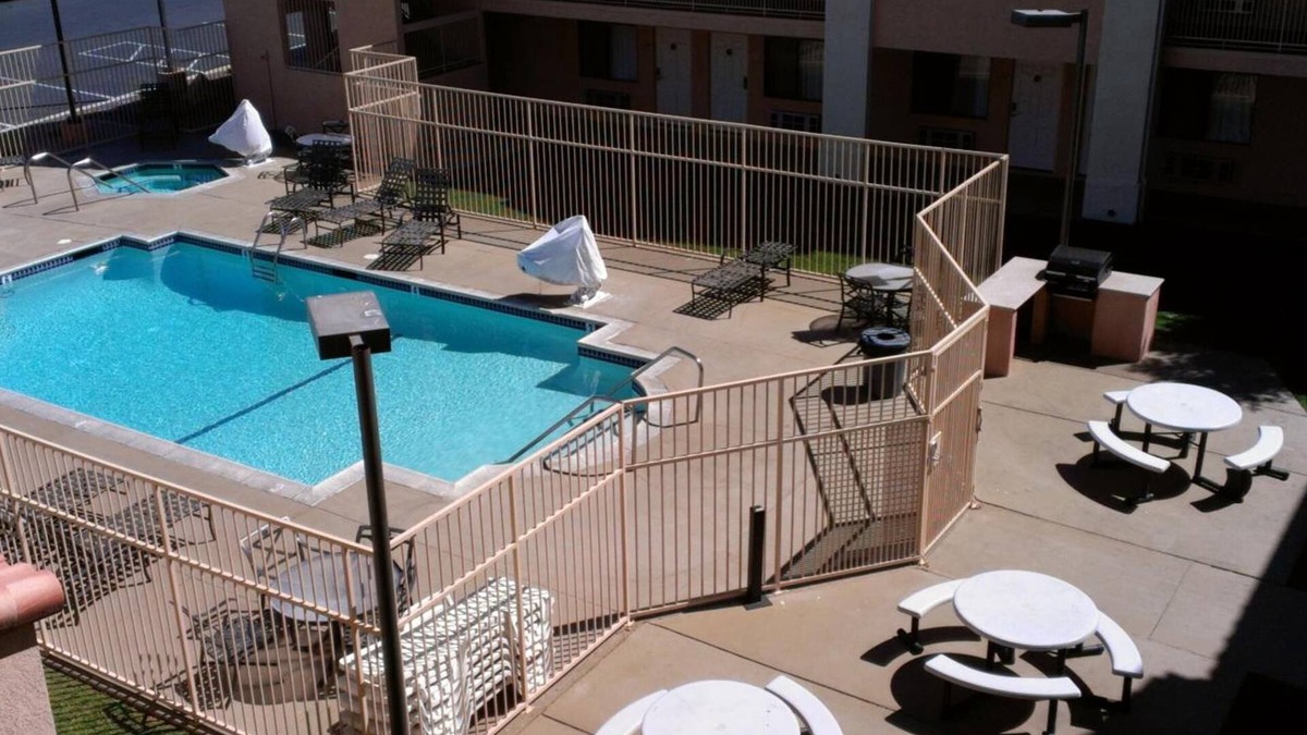 Barstow Hotel | Motel 6 Barstow, CA – I15 and Lenwood Road