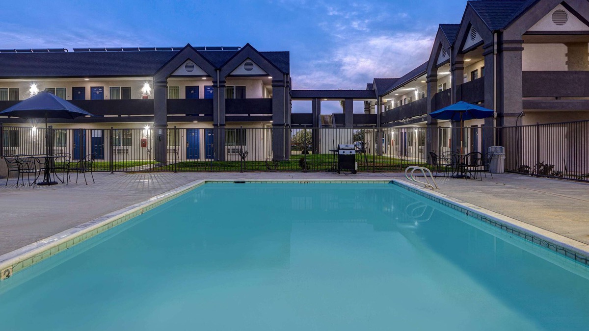 Buttonwillow Hotel | Motel 6 Buttonwillow, CA Central