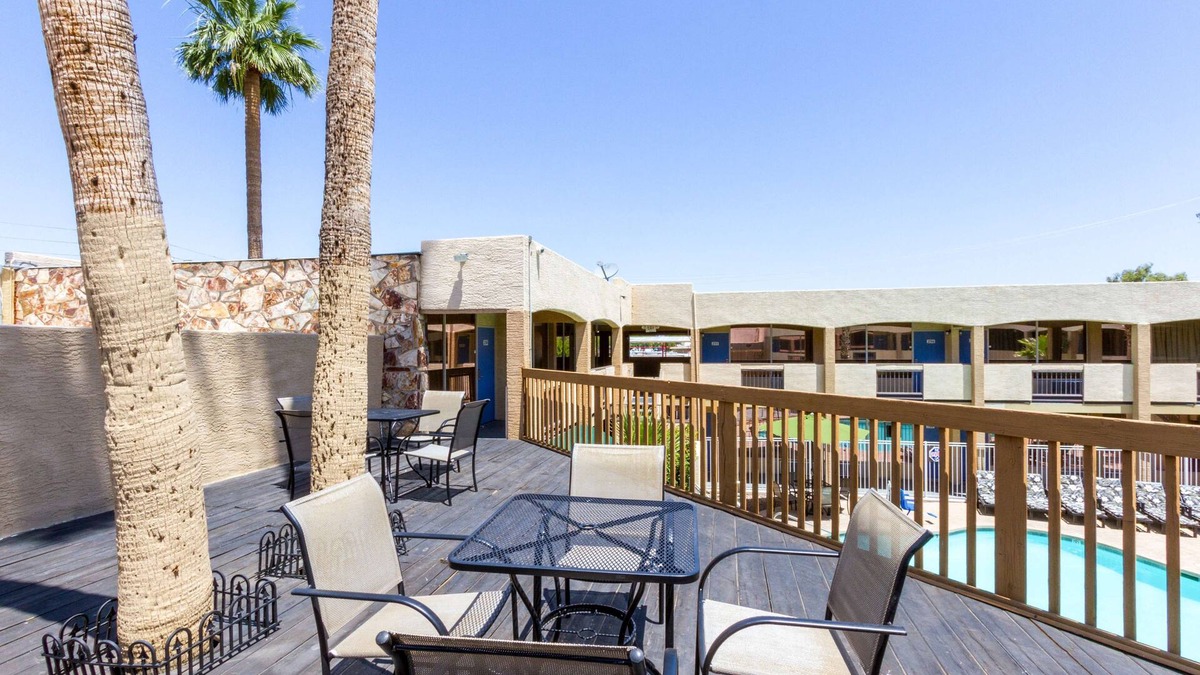 Glendale Hotel | Motel 6 Glendale, AZ