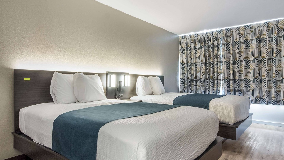 Groves Hotel | Motel 6 Groves, TX