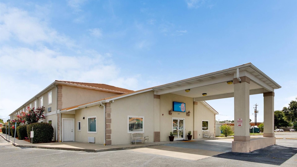 Hinesville Hotel | Motel 6 Hinesville, GA