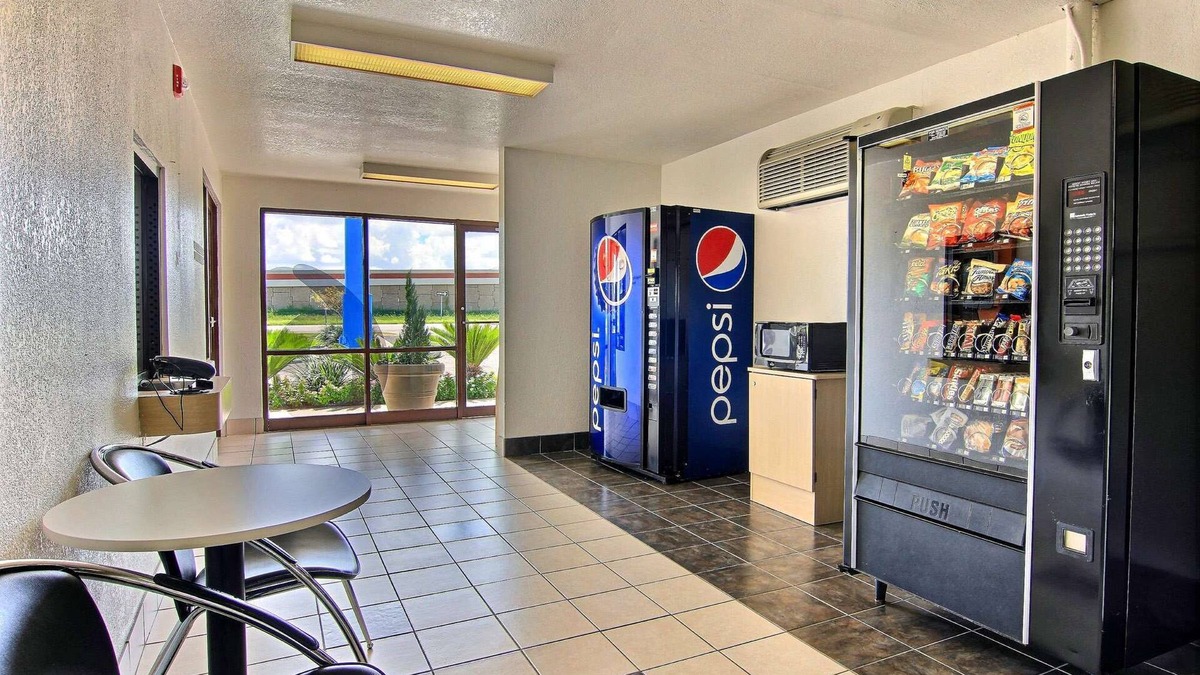 Kingsville Hotel | Motel 6 Kingsville, TX