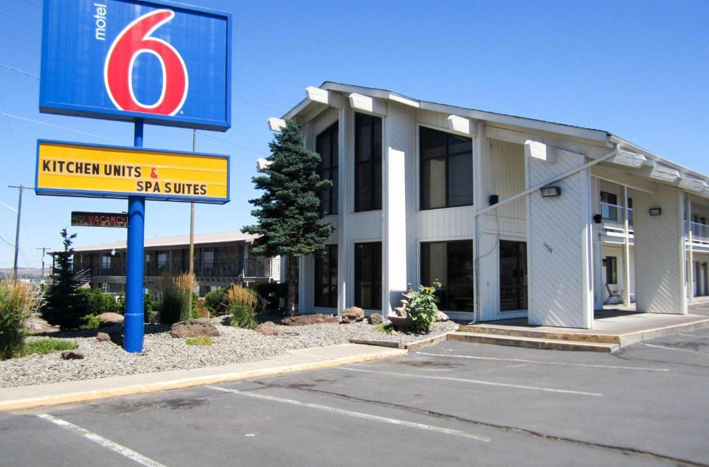 Madras Hotel | Motel 6-Madras, OR