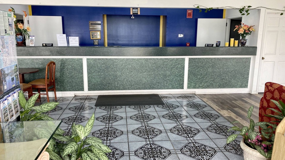 Marianna Hotel | Motel 6 Marianna, FL
