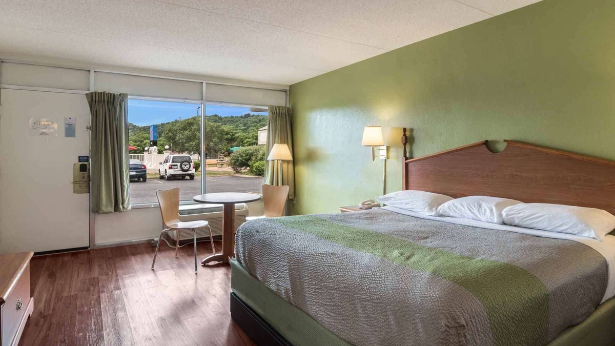Pulaski Hotel | Motel 6 Pulaski, TN