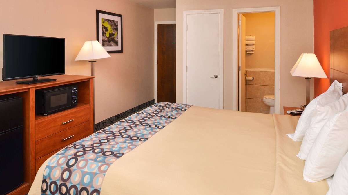 Putnam Hotel | Motel 6 Putnam, CT