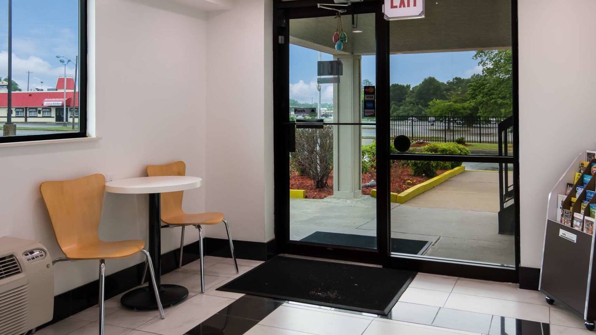 North Chesterfield Hotel | Motel 6 Richmond, VA - Midlothian Turnpike