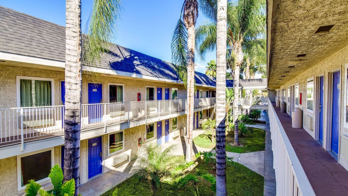 La Sierra Hotel | Motel 6 Riverside, CA - South