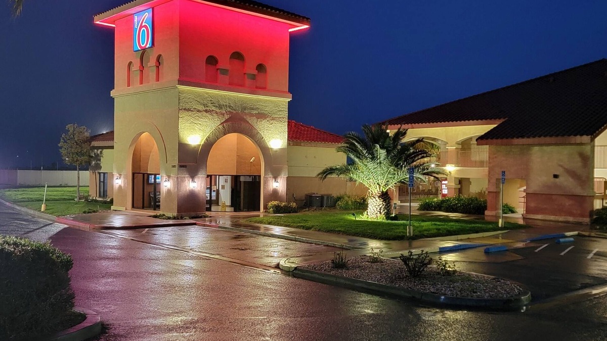 Santa Nella Hotel | Motel 6 Santa Nella, CA - Los Banos
