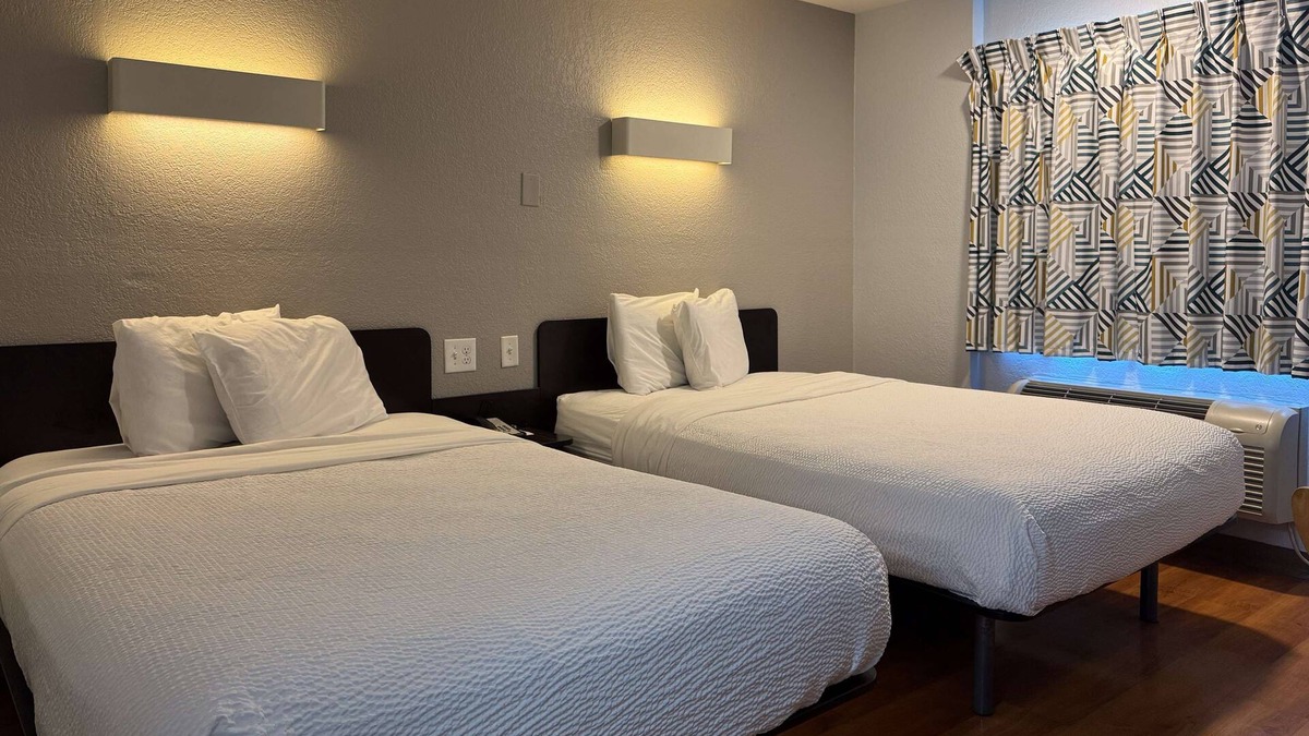 Simi Valley Hotel | Motel 6 Simi Valley, CA