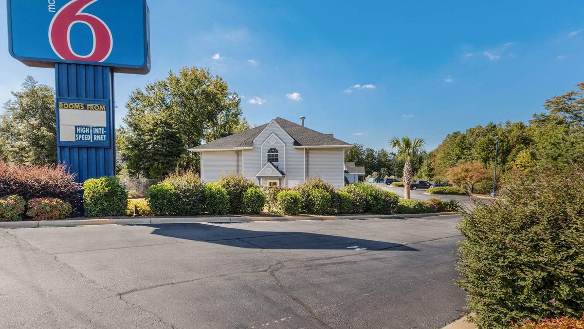 Simpsonville Hotel | Motel 6 Simpsonville, SC - Greenville
