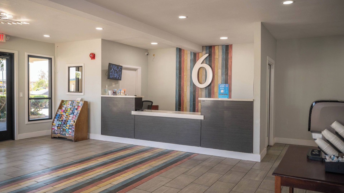 Soledad Hotel | Motel 6 Soledad, CA