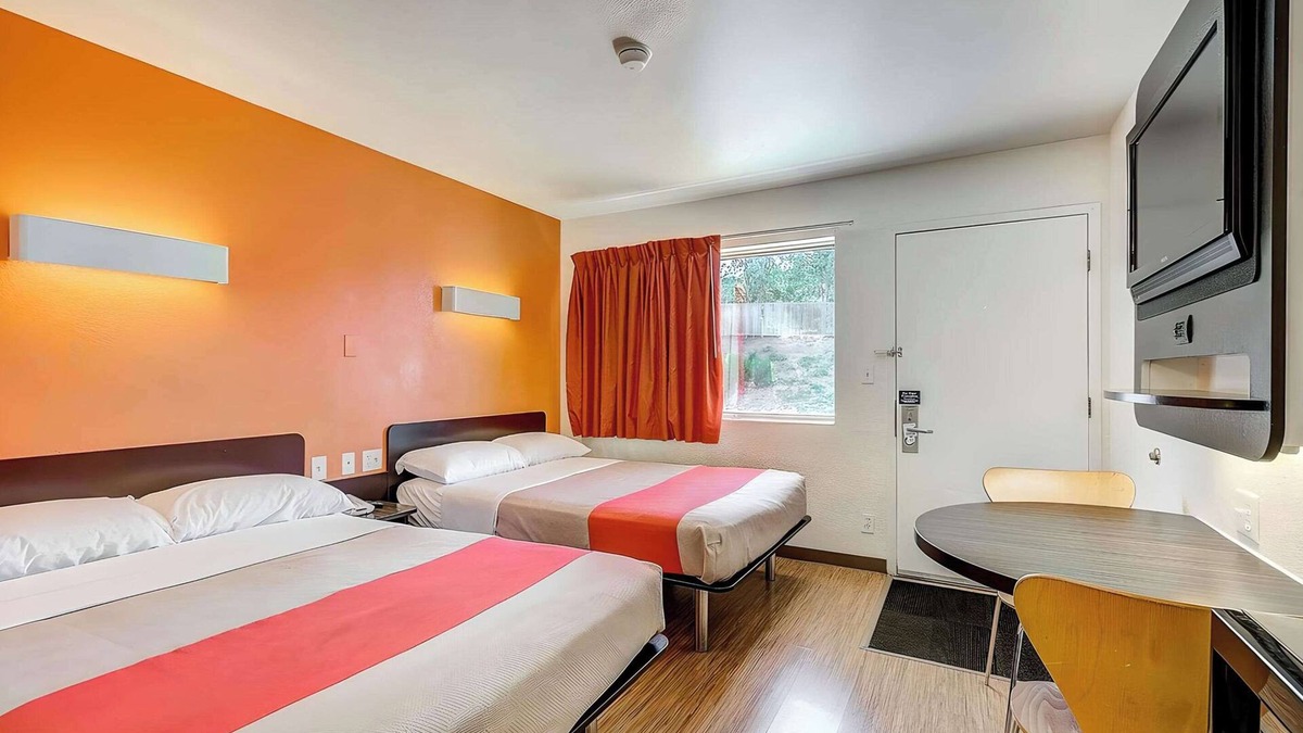 Dupont Hotel | Motel 6 Thornton, CO