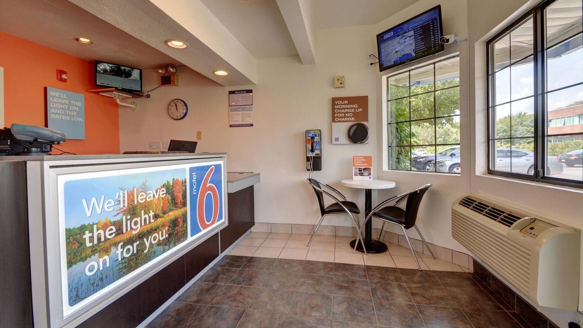Wethersfield Hotel | Motel 6 Wethersfield, CT - Hartford