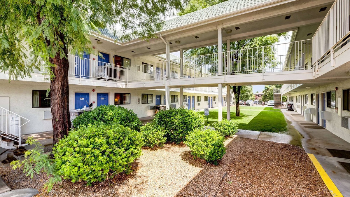 Arvada Plaza Area Hotel | Motel 6 Wheat Ridge, CO - West - Denver North