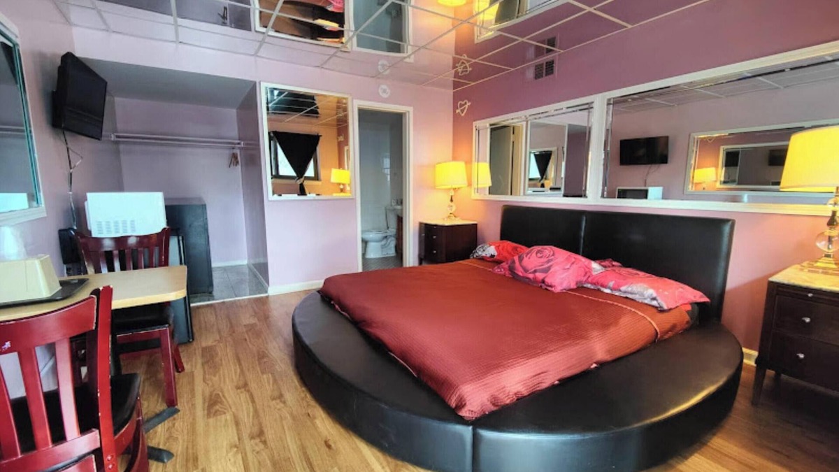 Wildwood Hotel | Motel Edgebrook Chicago North Shore by OYO