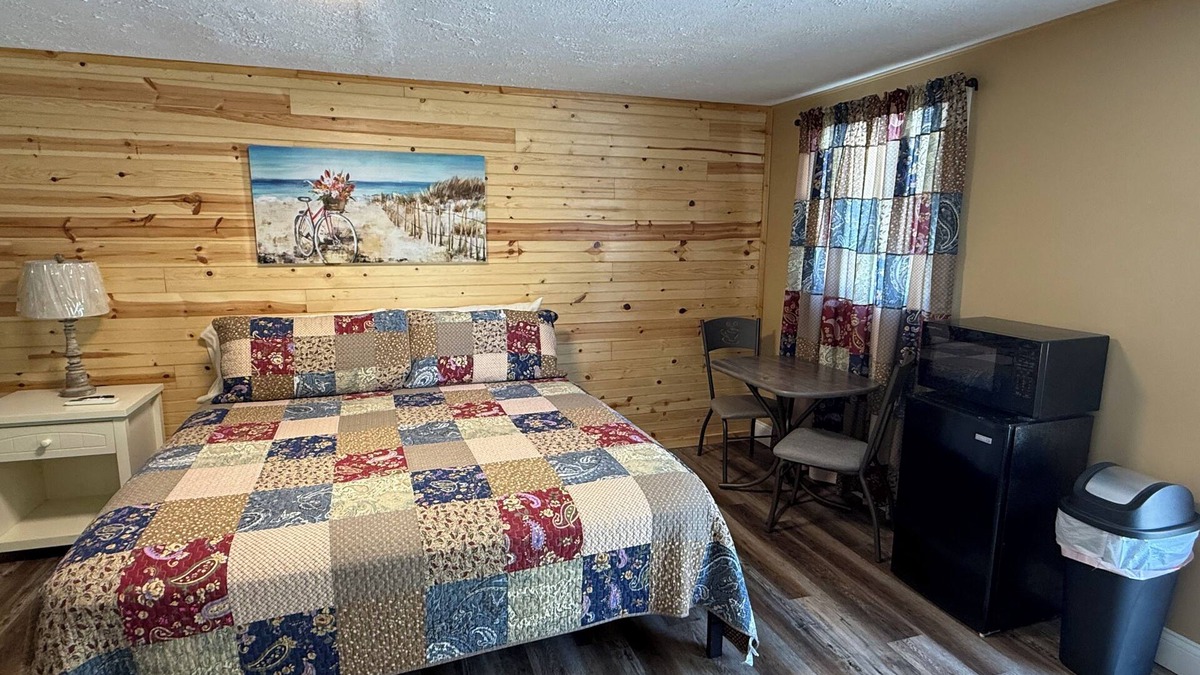 Gilbertsville Hotel | Motel @ Kentucky Lake. The bicycle room.