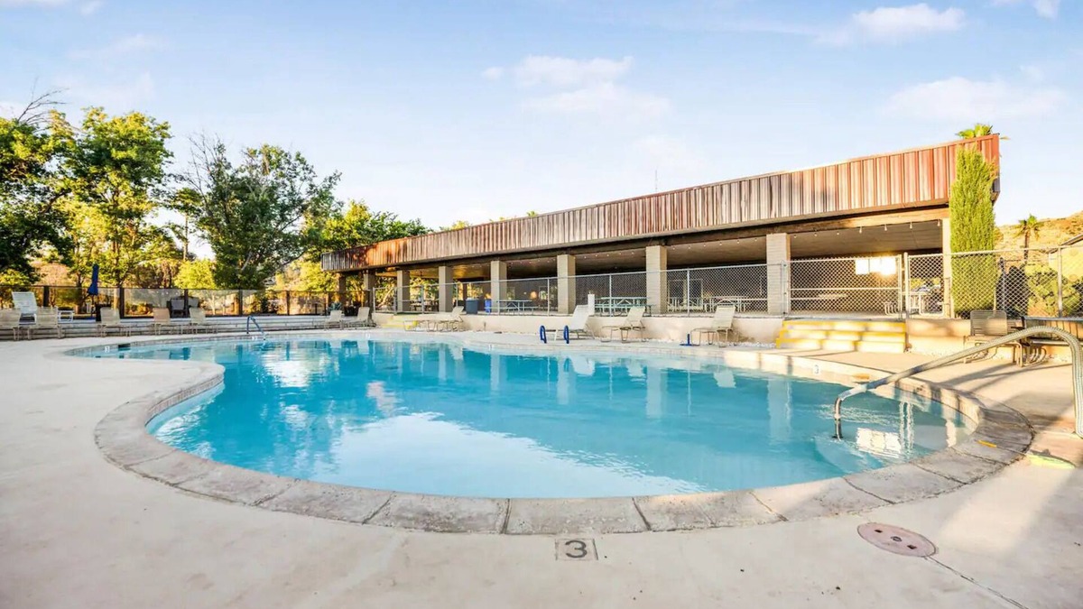 Jacumba RV Rental | Motel Room 10 Unwind in Nature: Comfortable Rooms Amidst Anza-Borrego Desert
