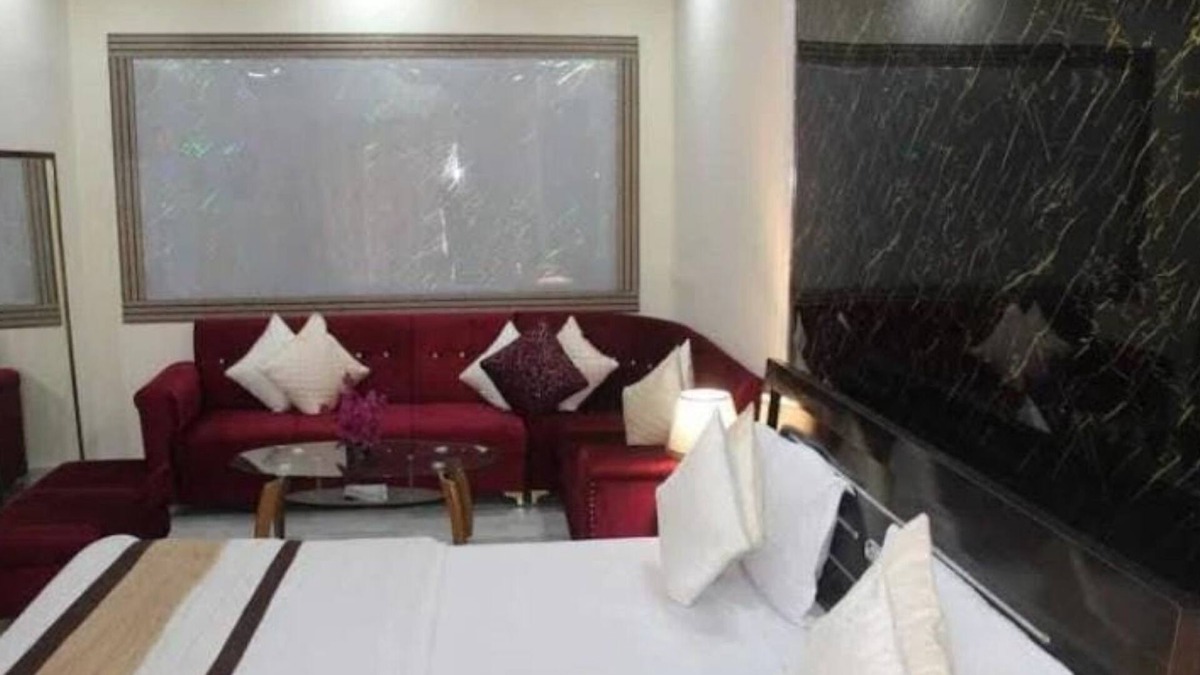 Mahanagar Apartment | Mother's Homestay By GRB