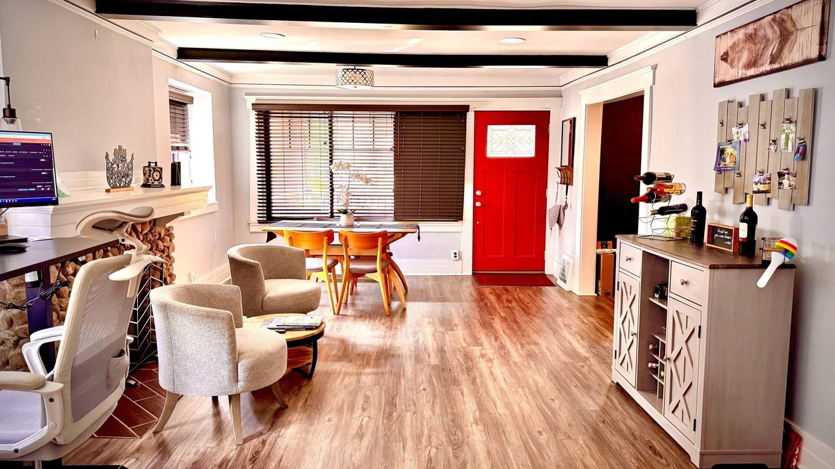 New Center Detroit House | Motown City Craftsmen Close to Everything!