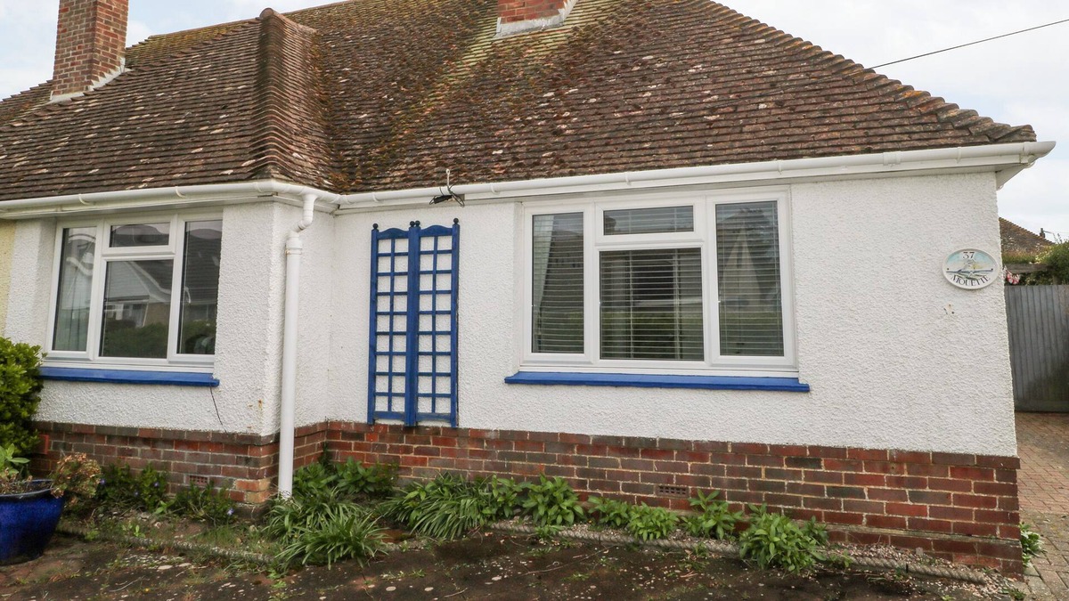 Peacehaven Cottage | MOUETTE, pet friendly, country holiday cottage in Peacehaven