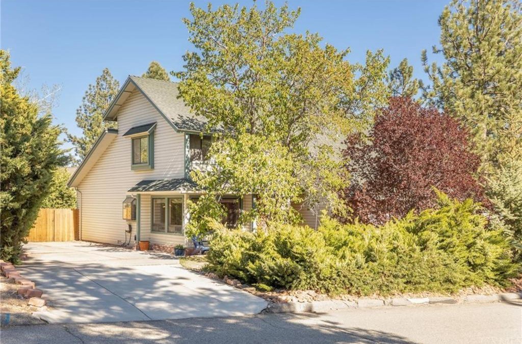 Big Bear City House | Mount Bearadise - Located in a beautiful quiet area of Big Bear City! Pool Table and Arcade Games!