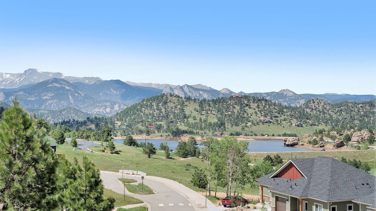 Estes Park Condo | Mount Chiquita 10A - 2 Br Condo with Private Hot Tub - Lake and Mountain Views