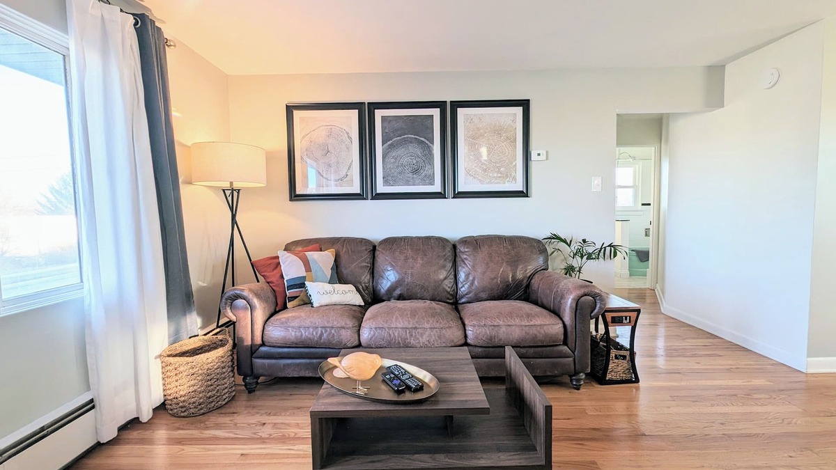 Helena Apartment | Mount Helena views from sunny apartment