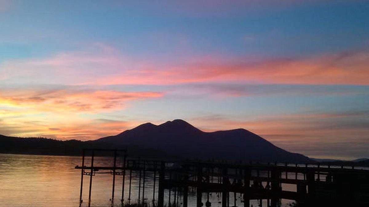 Clearlake Apartment | Mount Konocti view