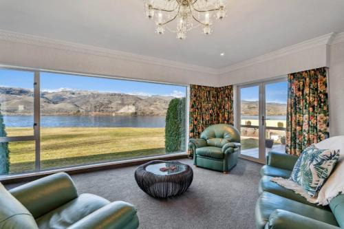 Lowburn House | Mount Pisa Lake View