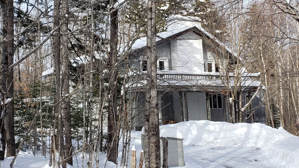 West Dover House | Mount Snow, Hot Tub Room, Sauna, Pool Table, sleeps 12.